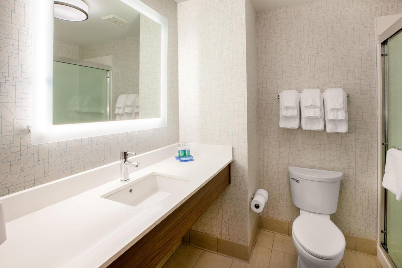 Holiday Inn Express & Suites Oklahoma City Airport