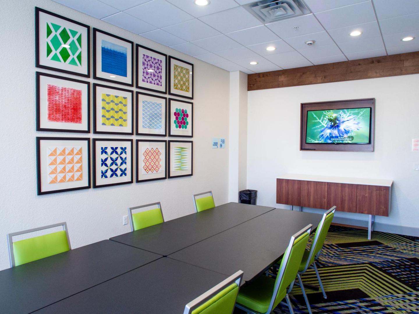 Holiday Inn Express & Suites Oklahoma City Airport