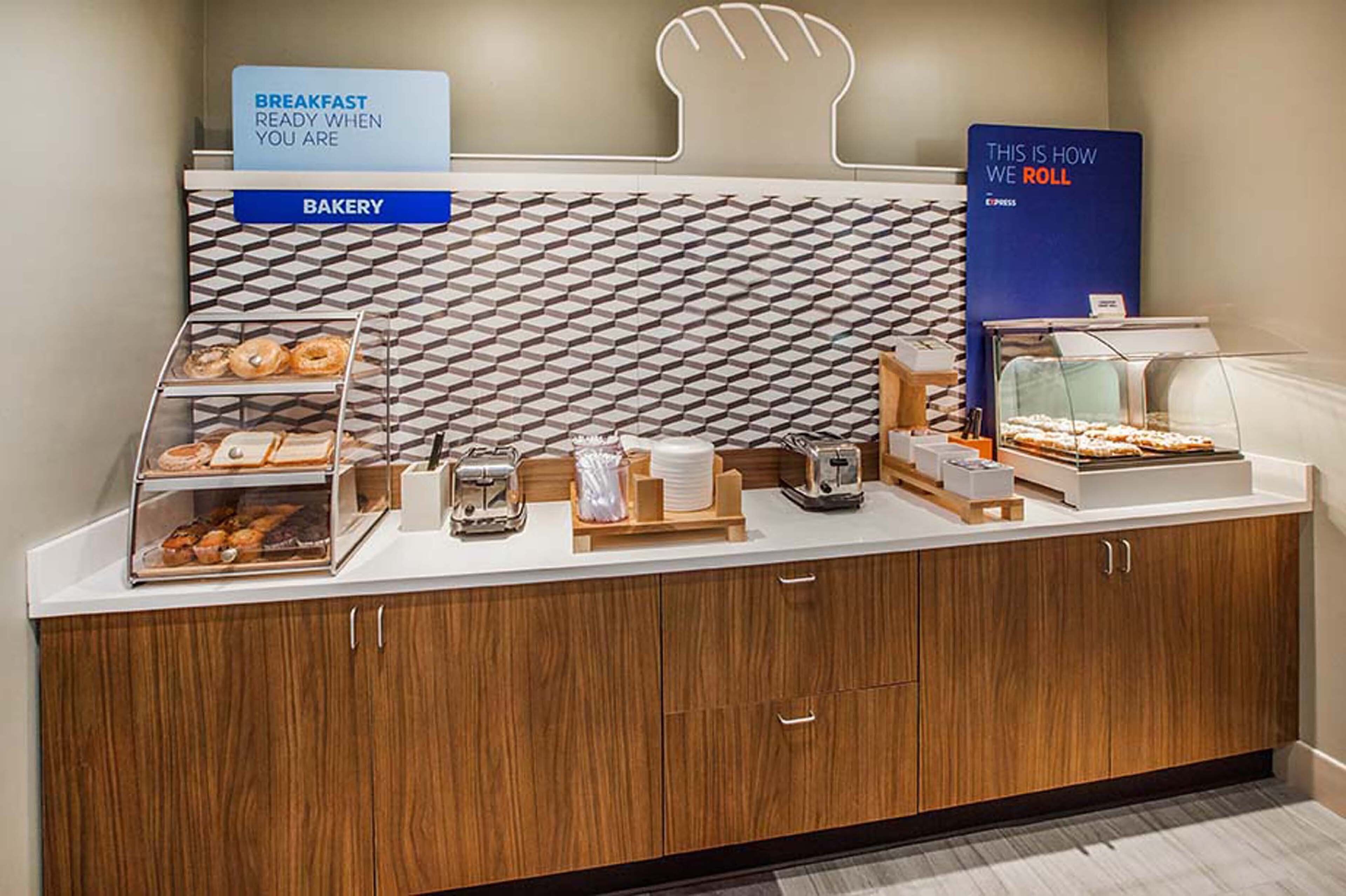 Holiday Inn Express & Suites Oklahoma City Airport