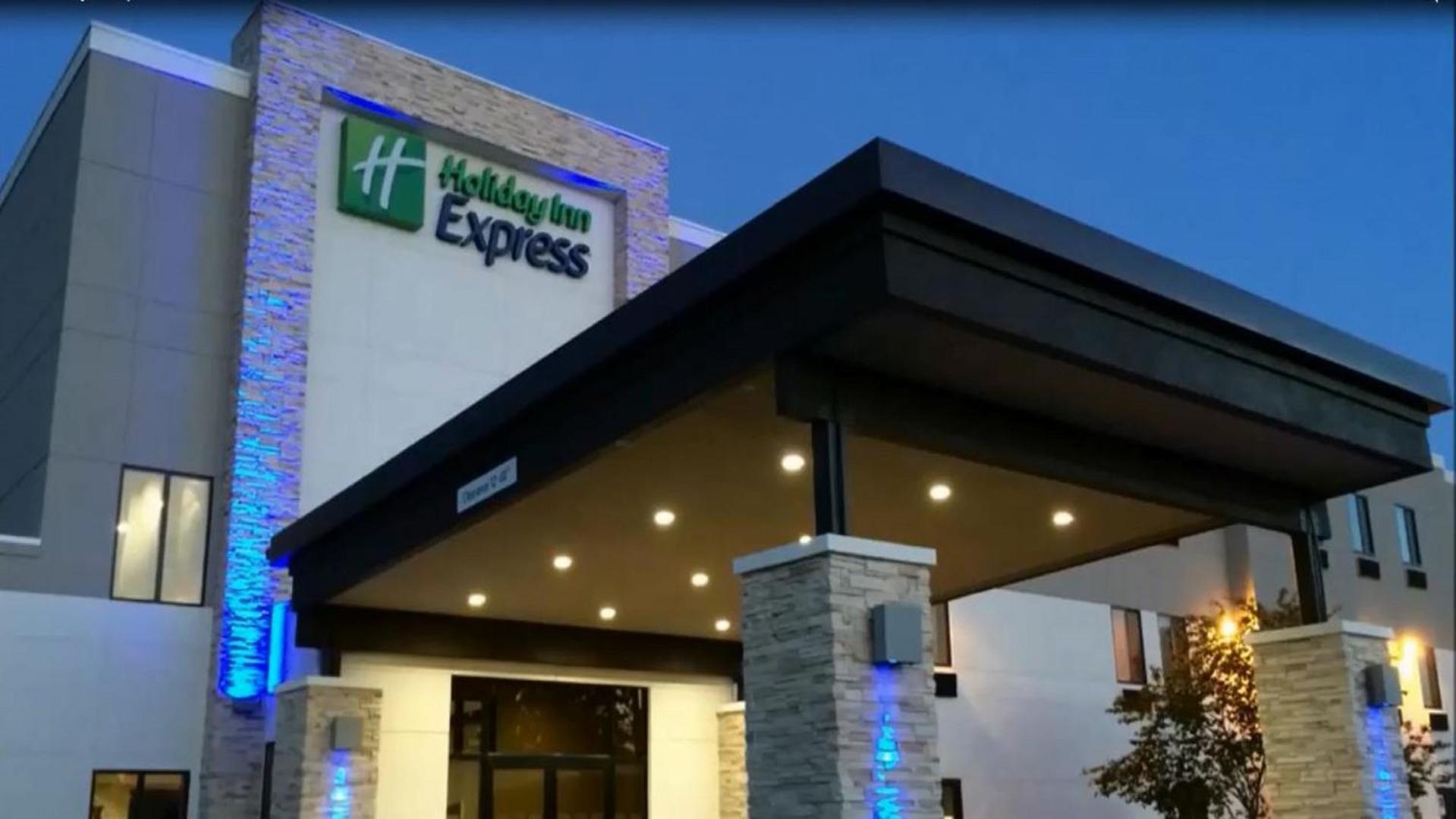 Holiday Inn Express & Suites Oklahoma City Airport