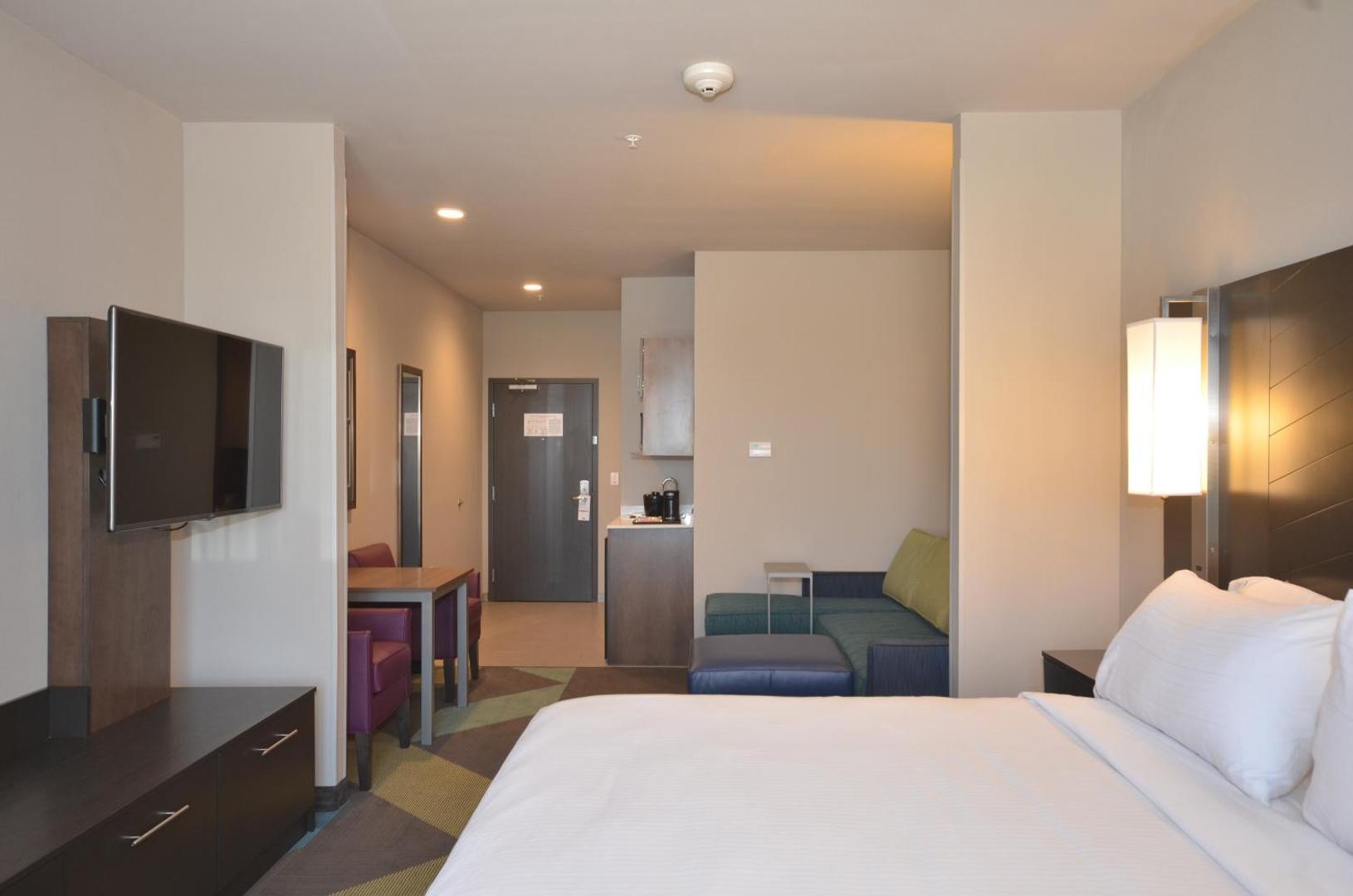 Holiday Inn Express & Suites Oklahoma City Mid - Arpt Area
