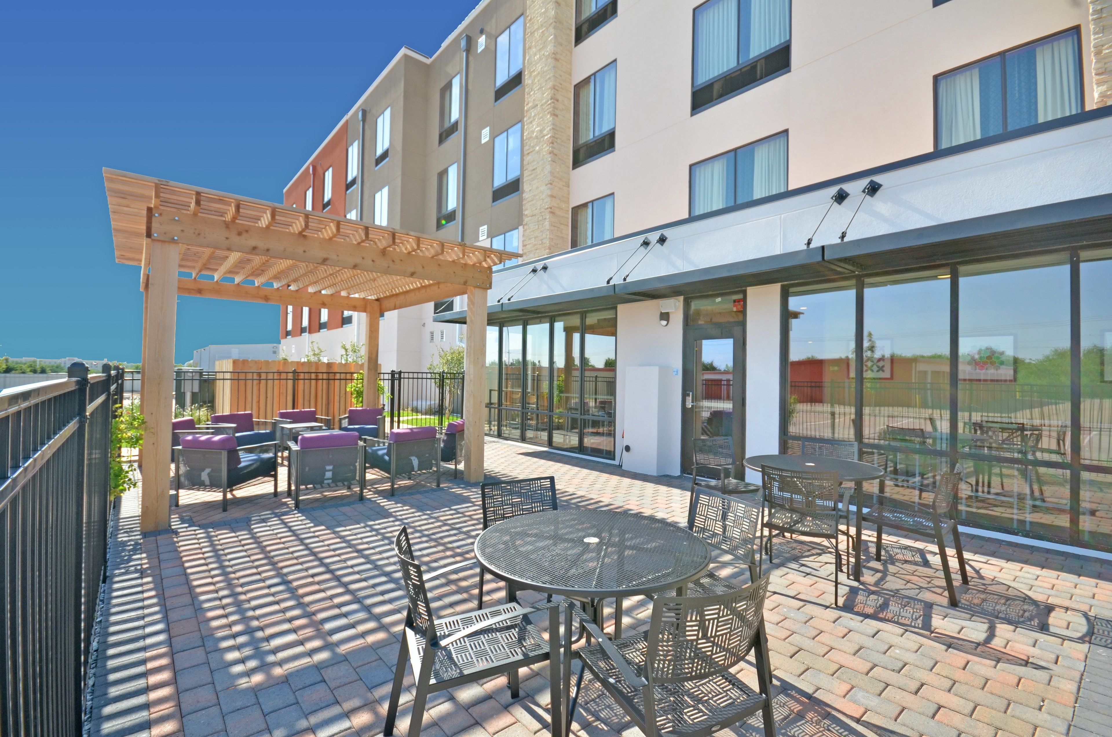 Holiday Inn Express & Suites Oklahoma City Mid - Arpt Area