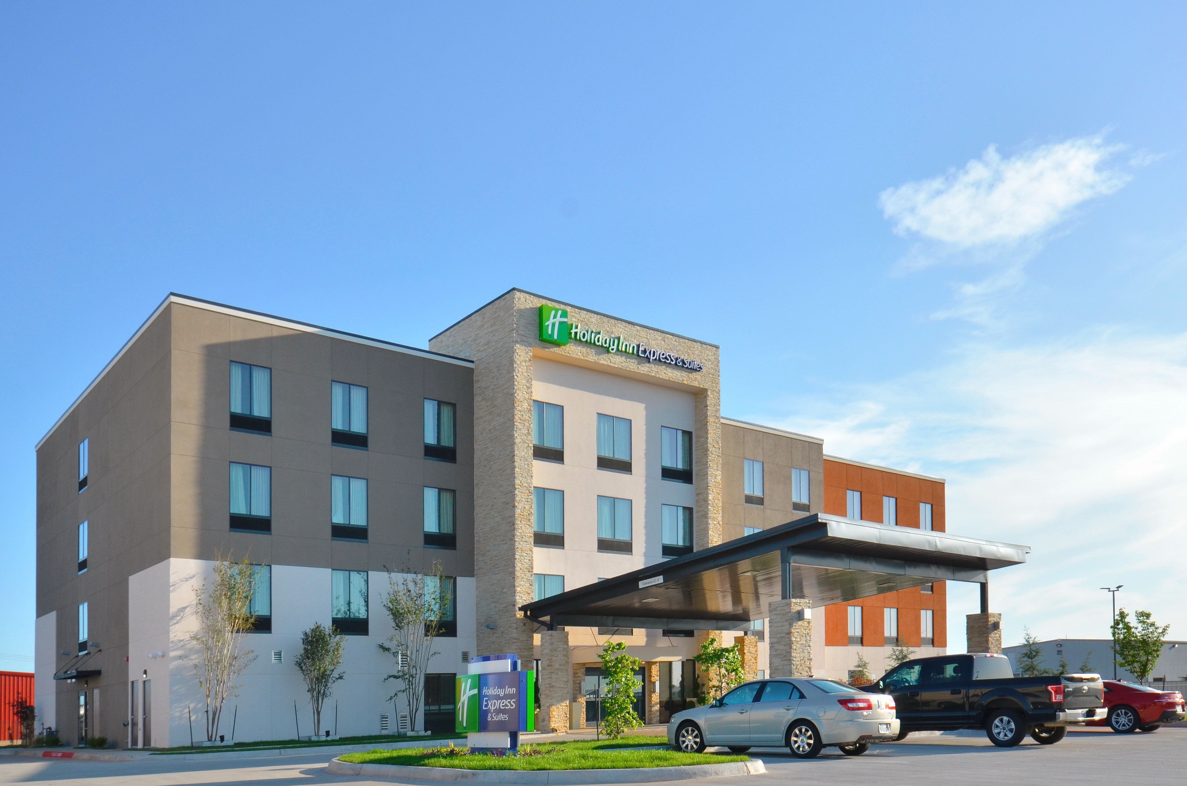Holiday Inn Express & Suites Oklahoma City Mid - Arpt Area