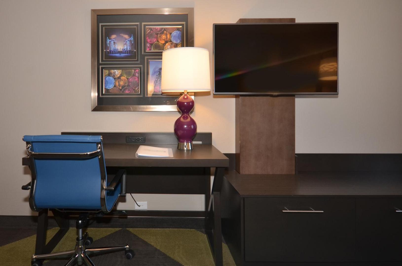 Holiday Inn Express & Suites Oklahoma City Mid - Arpt Area