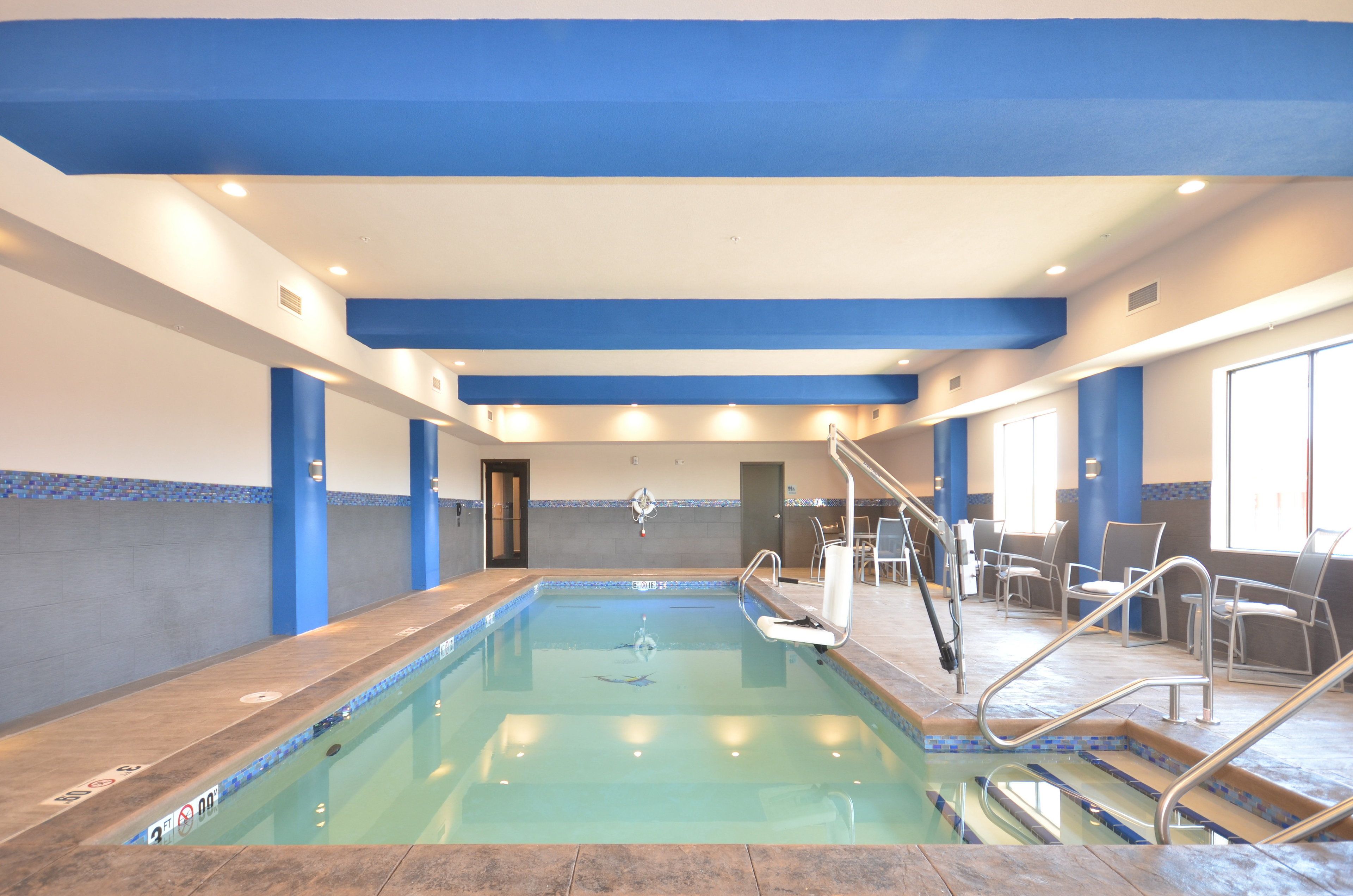 Holiday Inn Express & Suites Oklahoma City Mid - Arpt Area
