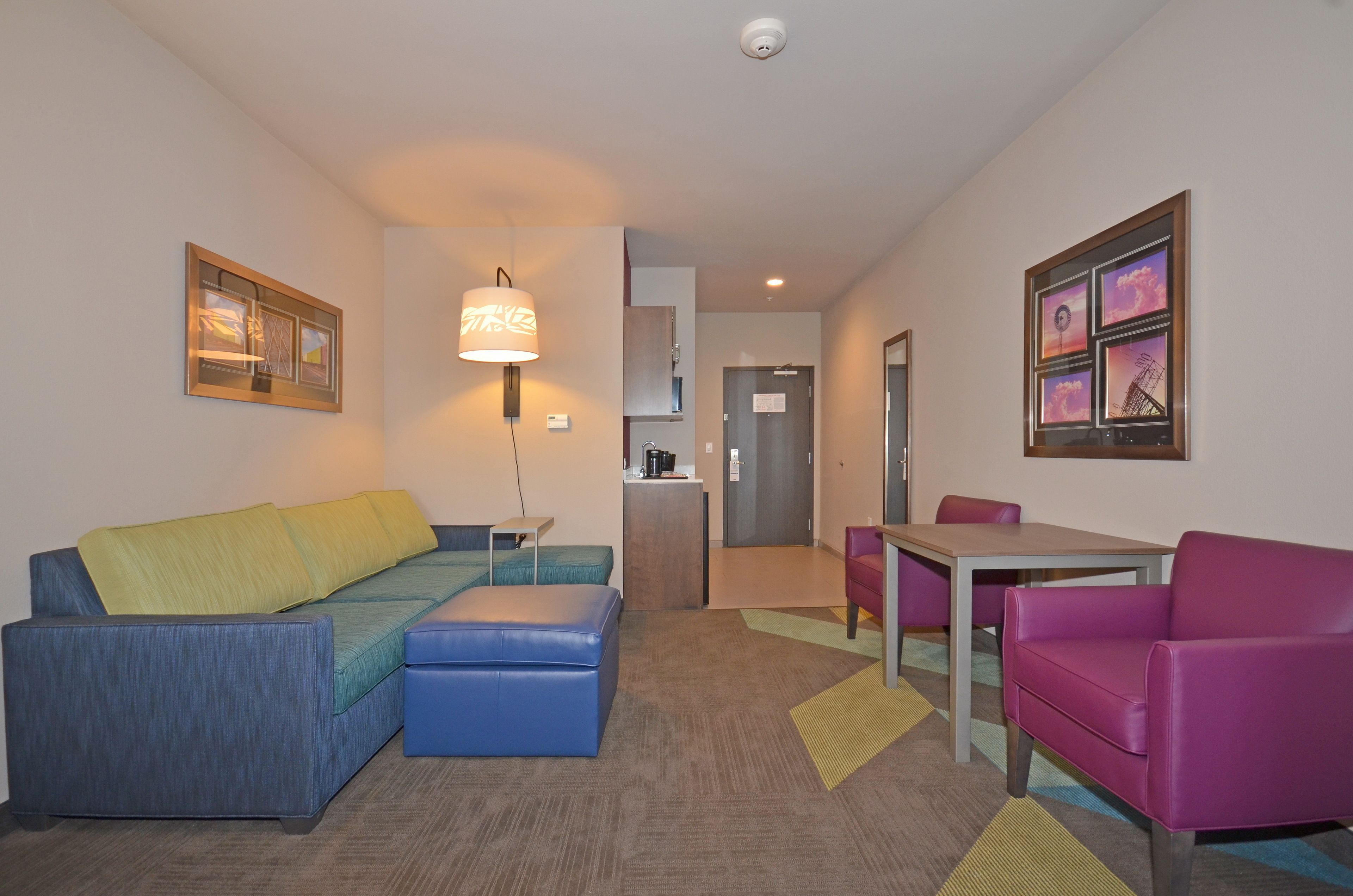 Holiday Inn Express & Suites Oklahoma City Mid - Arpt Area