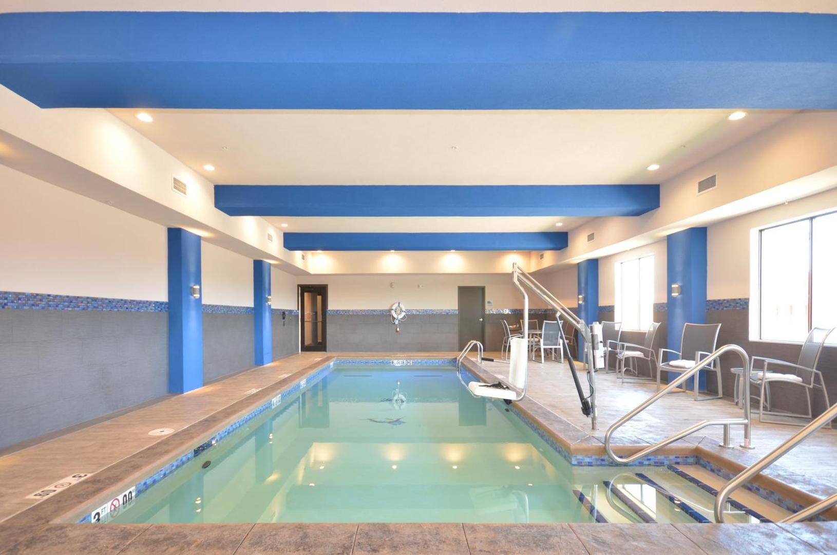 Holiday Inn Express & Suites Oklahoma City Mid - Arpt Area