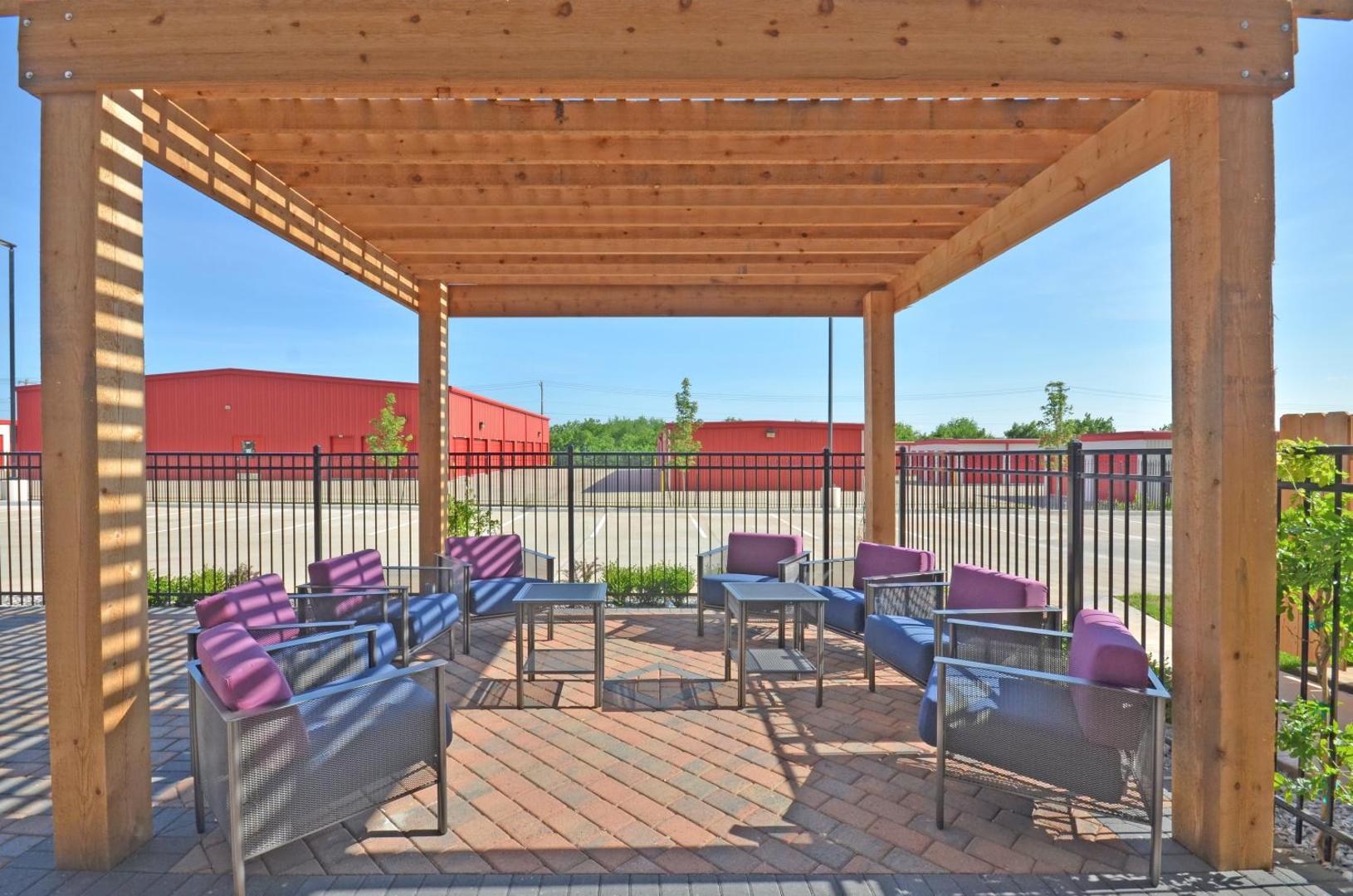 Holiday Inn Express & Suites Oklahoma City Mid - Arpt Area