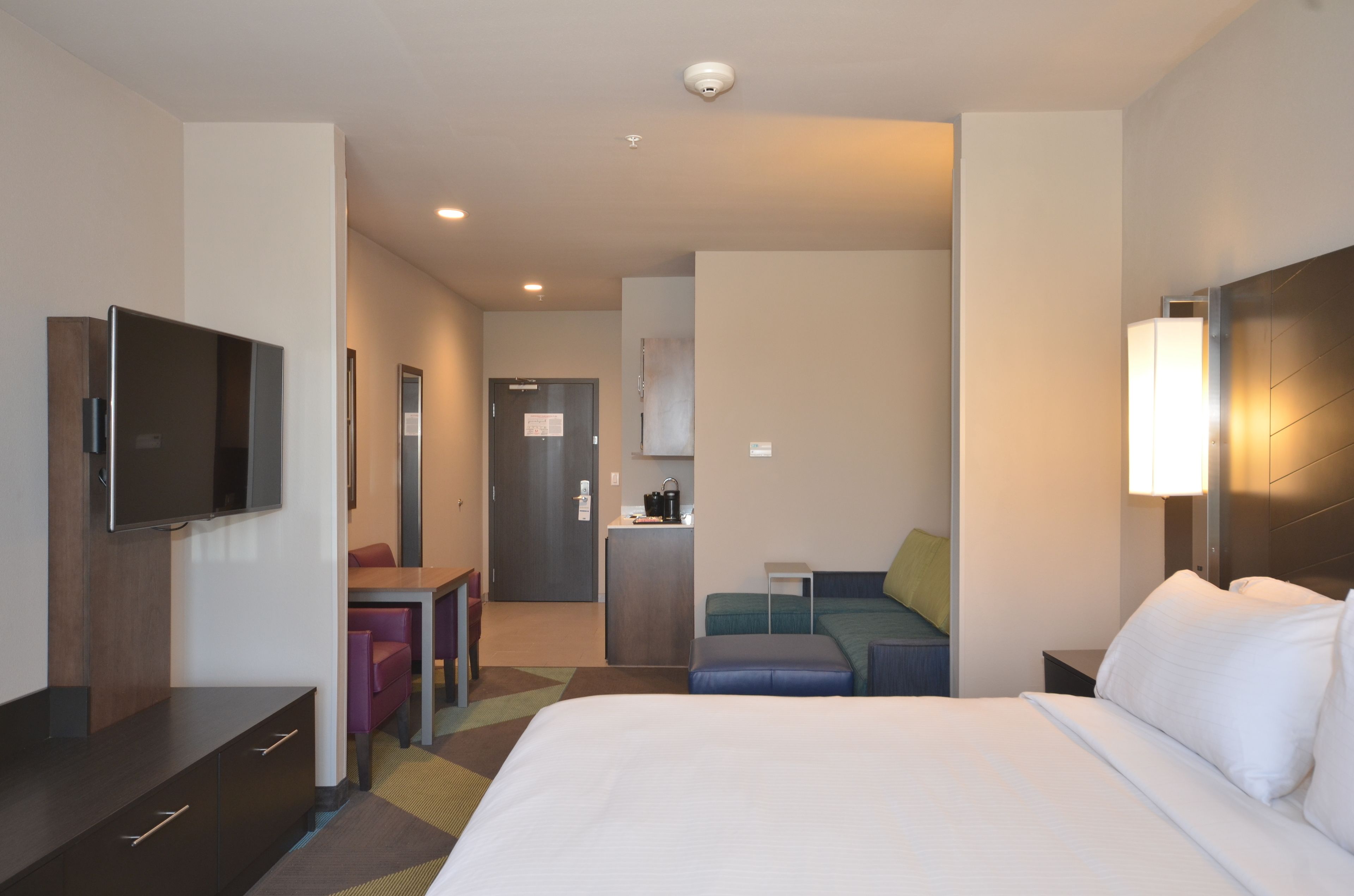 Holiday Inn Express & Suites Oklahoma City Mid - Arpt Area