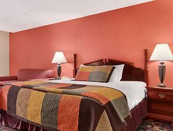 Howard Johnson by Wyndham Oklahoma City Airport/ Fairgrounds