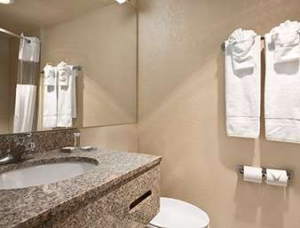 Howard Johnson by Wyndham Oklahoma City Airport/ Fairgrounds
