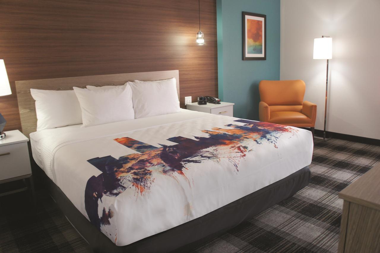 La Quinta Inn & Suites by Wyndham Oklahoma City Airport