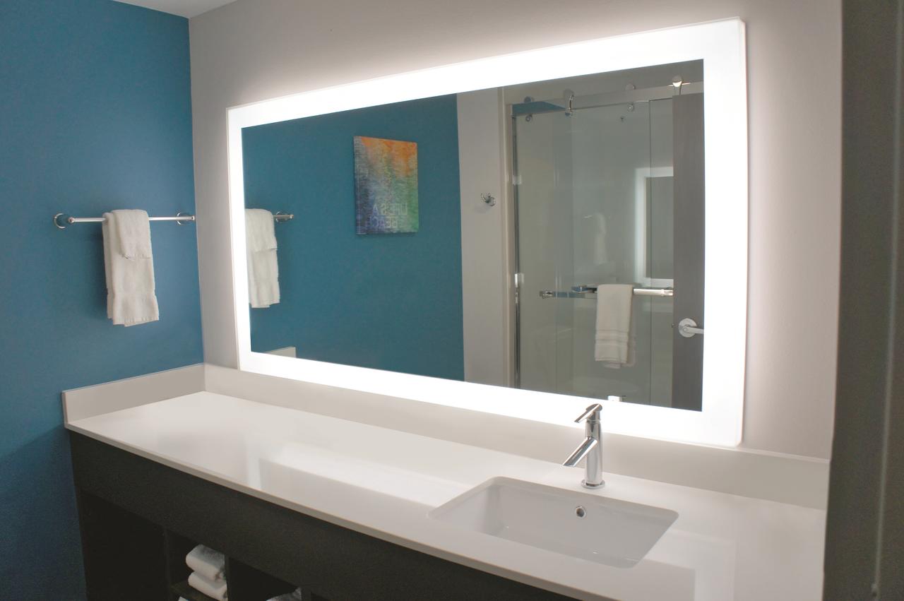 La Quinta Inn & Suites by Wyndham Oklahoma City Airport