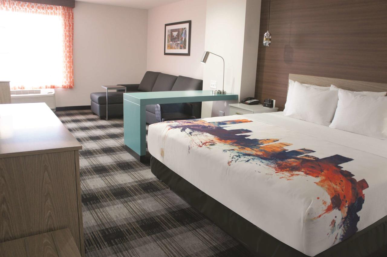 La Quinta Inn & Suites by Wyndham Oklahoma City Airport