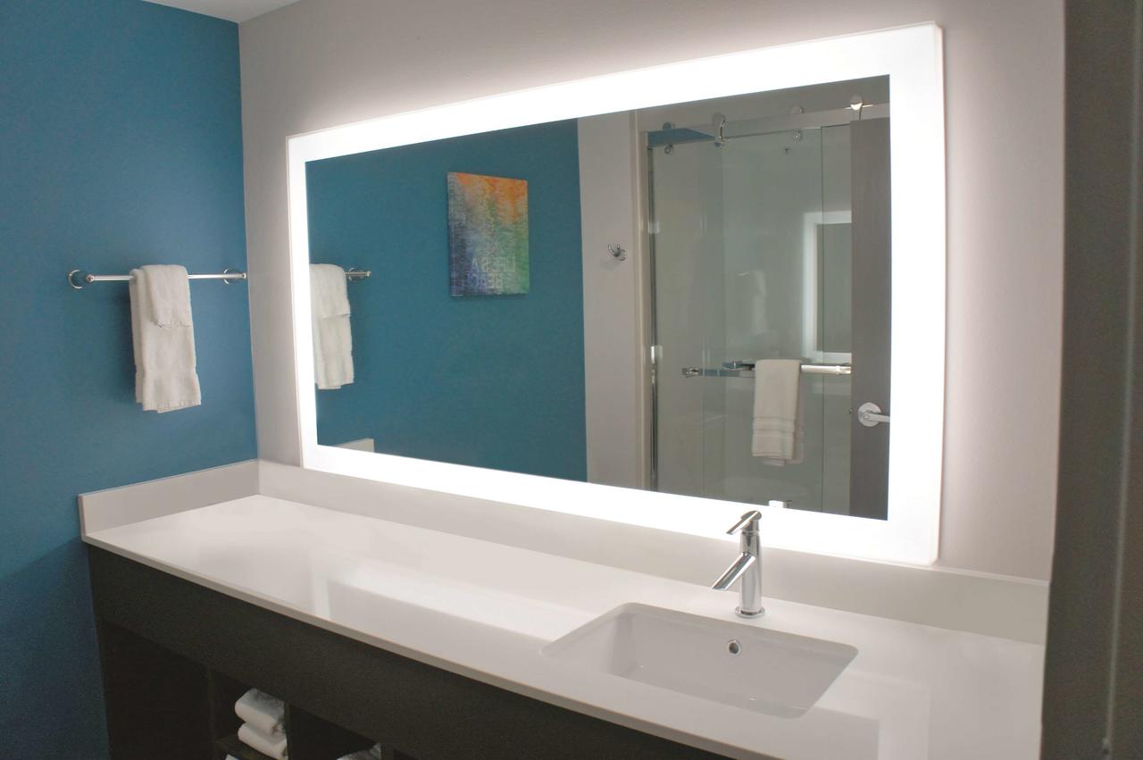 La Quinta Inn & Suites by Wyndham Oklahoma City Airport