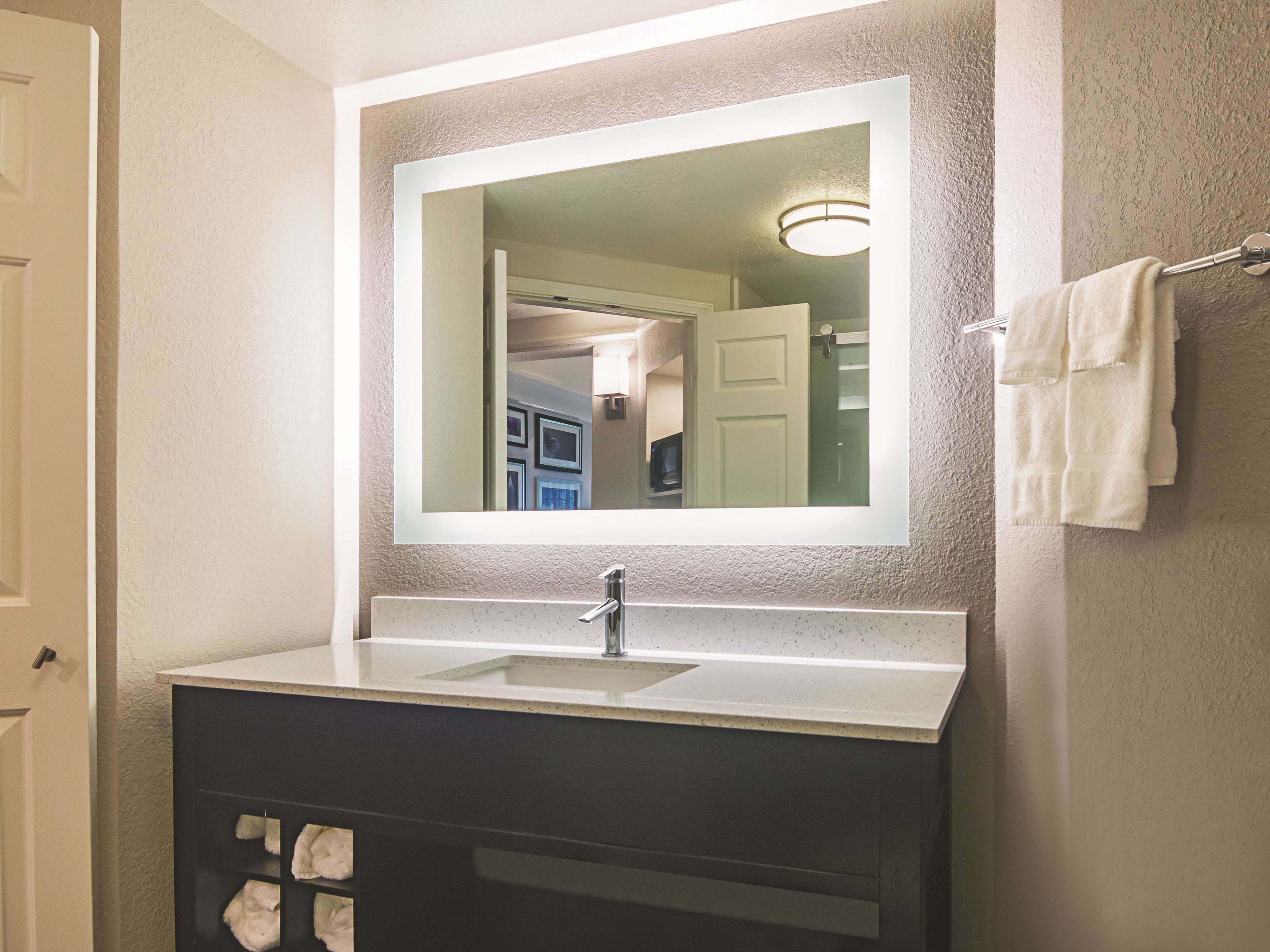 La Quinta Inn & Suites by Wyndham Oklahoma City - NW Expwy