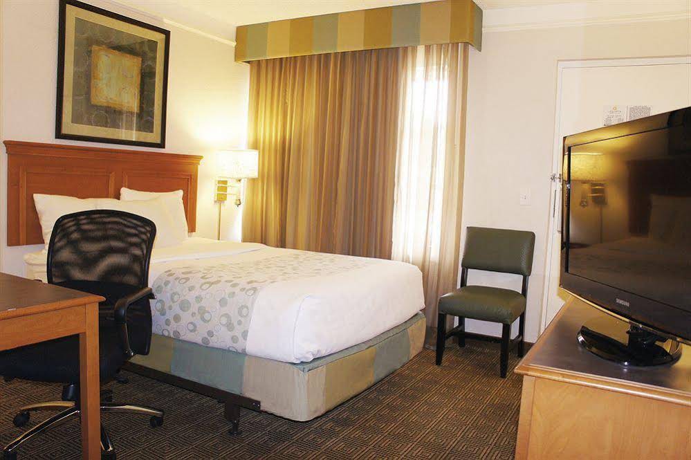 La Quinta Inn & Suites by Wyndham Oklahoma City Airport