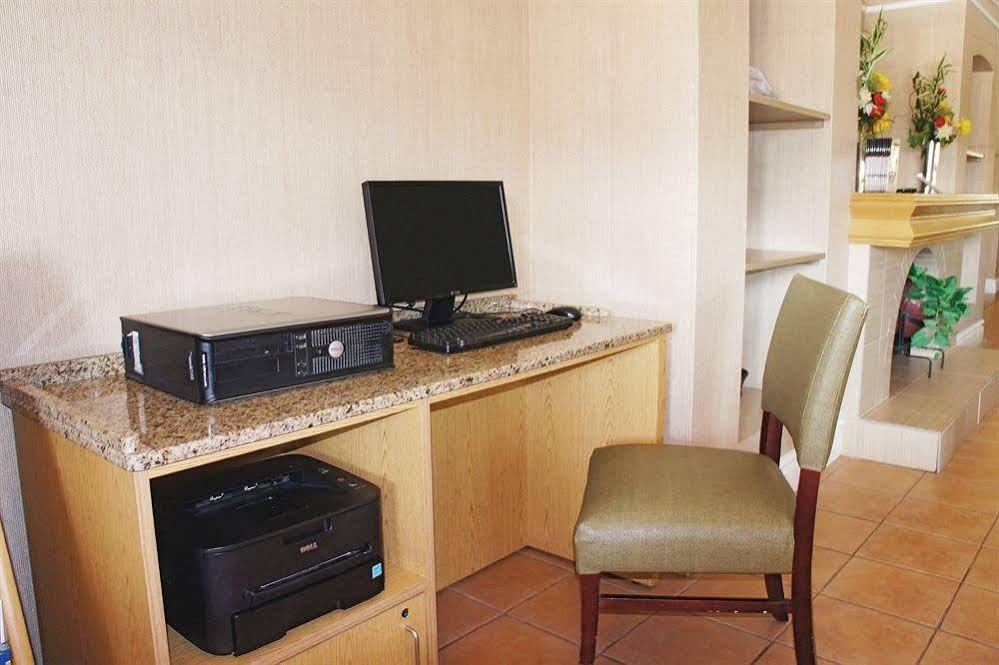 La Quinta Inn & Suites by Wyndham Oklahoma City Airport
