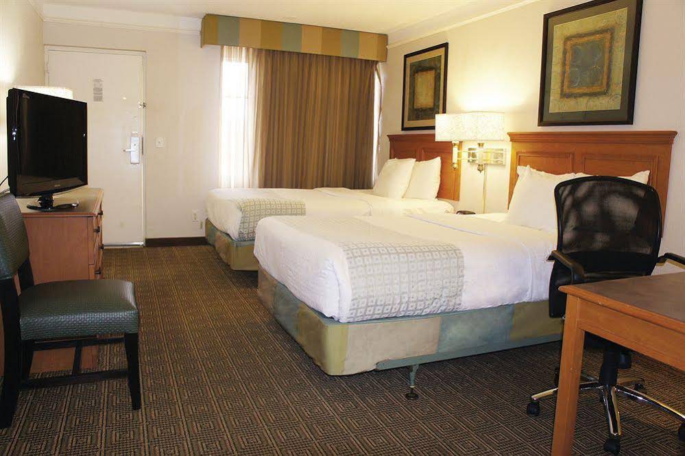 La Quinta Inn & Suites by Wyndham Oklahoma City Airport