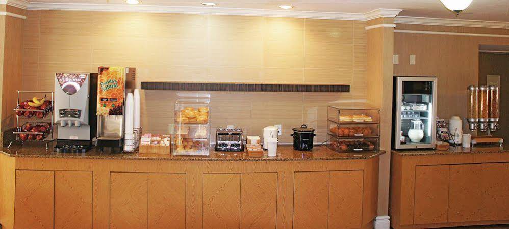 La Quinta Inn & Suites by Wyndham Oklahoma City Airport