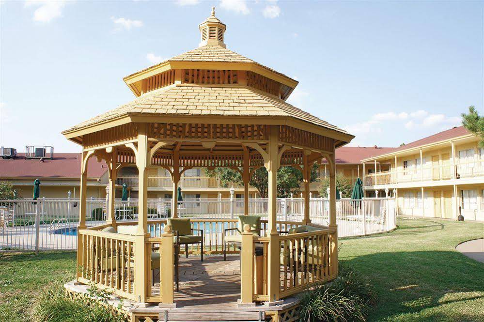 La Quinta Inn & Suites by Wyndham Oklahoma City Airport