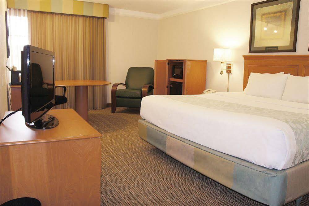 La Quinta Inn & Suites by Wyndham Oklahoma City Airport