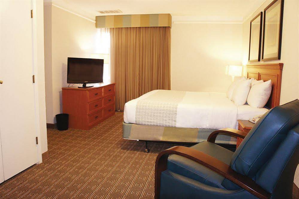 La Quinta Inn & Suites by Wyndham Oklahoma City Airport