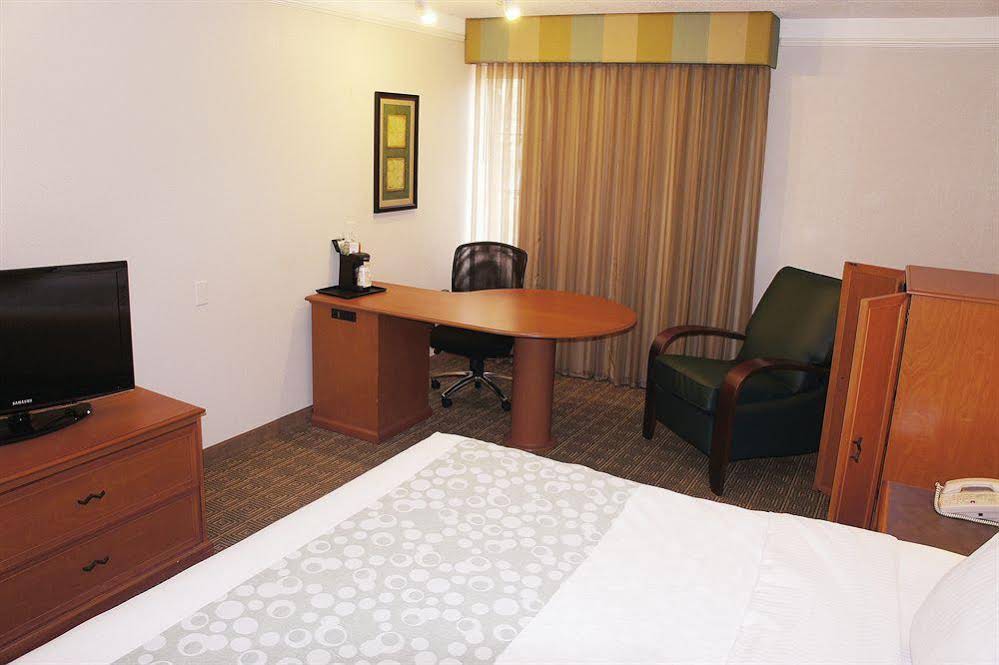La Quinta Inn & Suites by Wyndham Oklahoma City Airport
