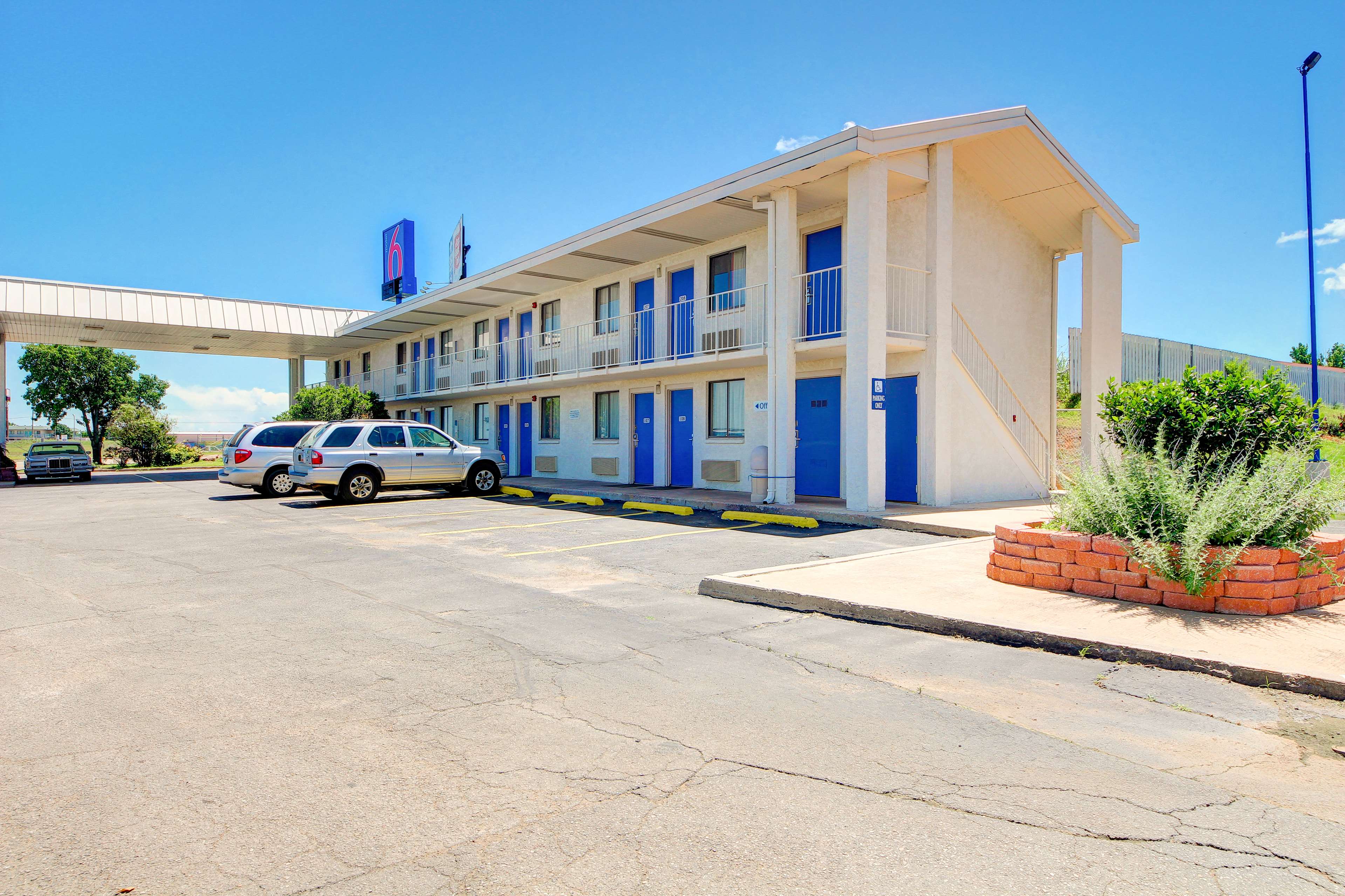Economy Hotel Plus