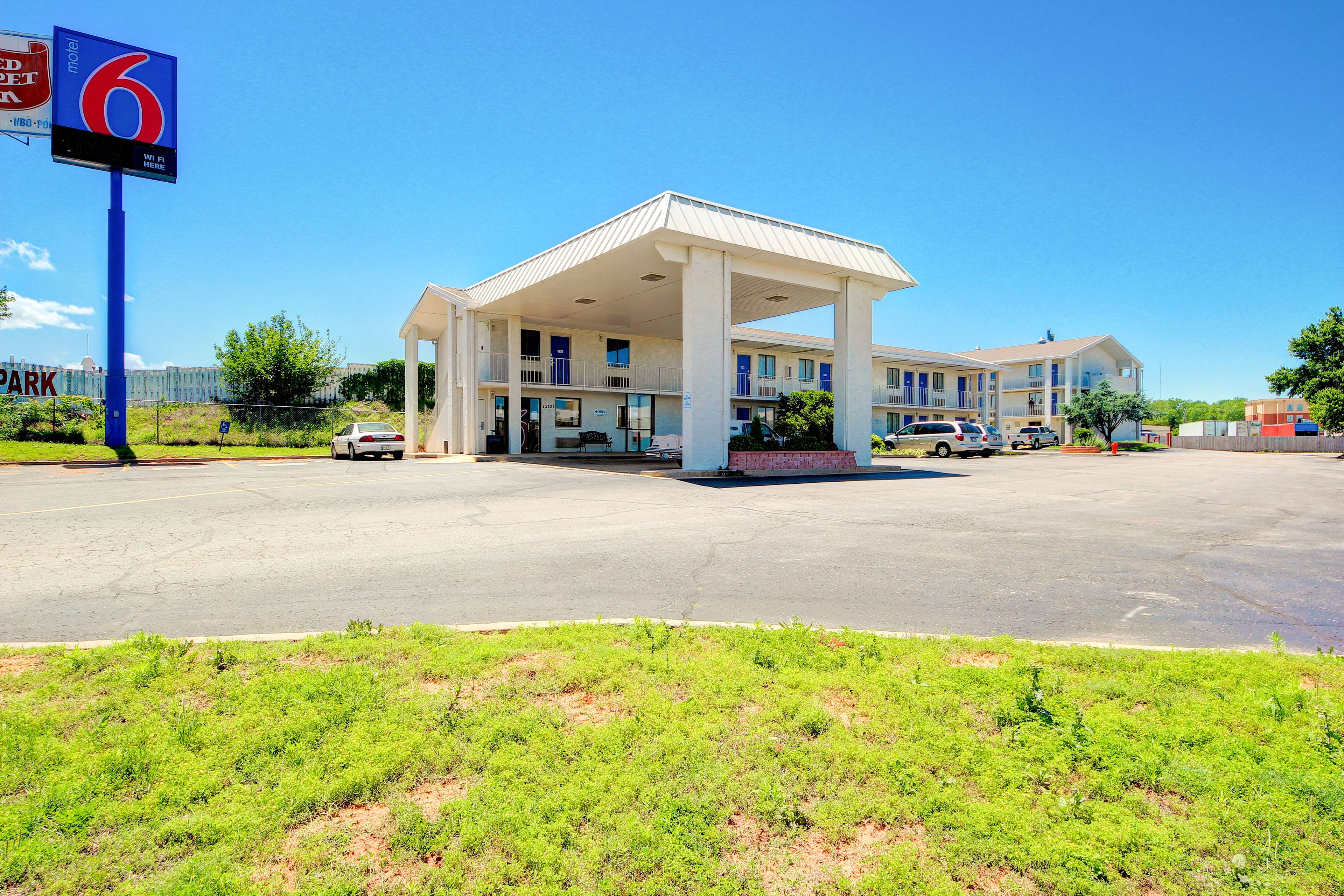 Economy Hotel Plus