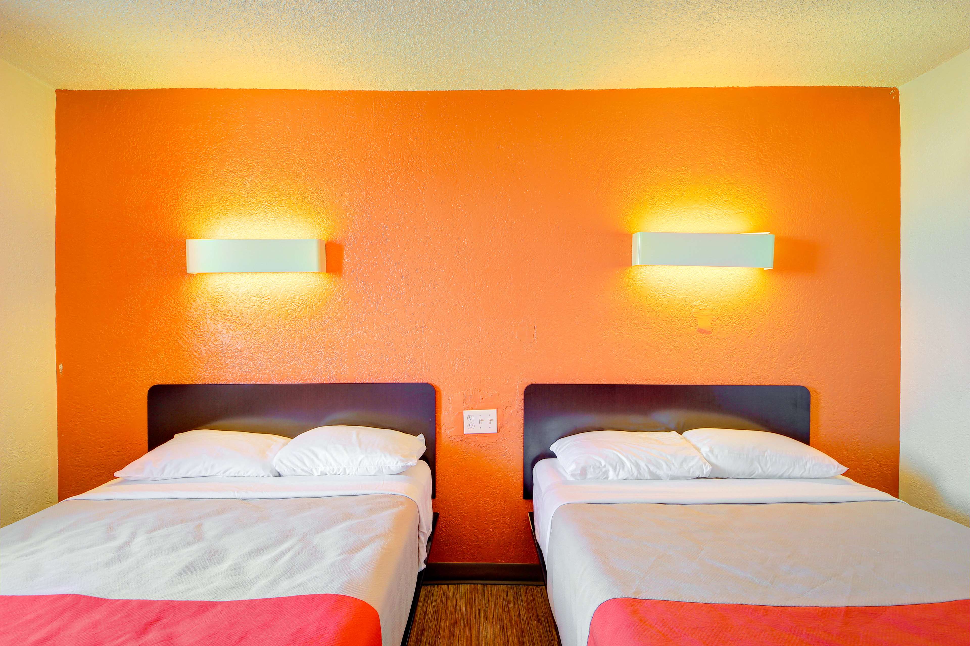Economy Hotel Plus