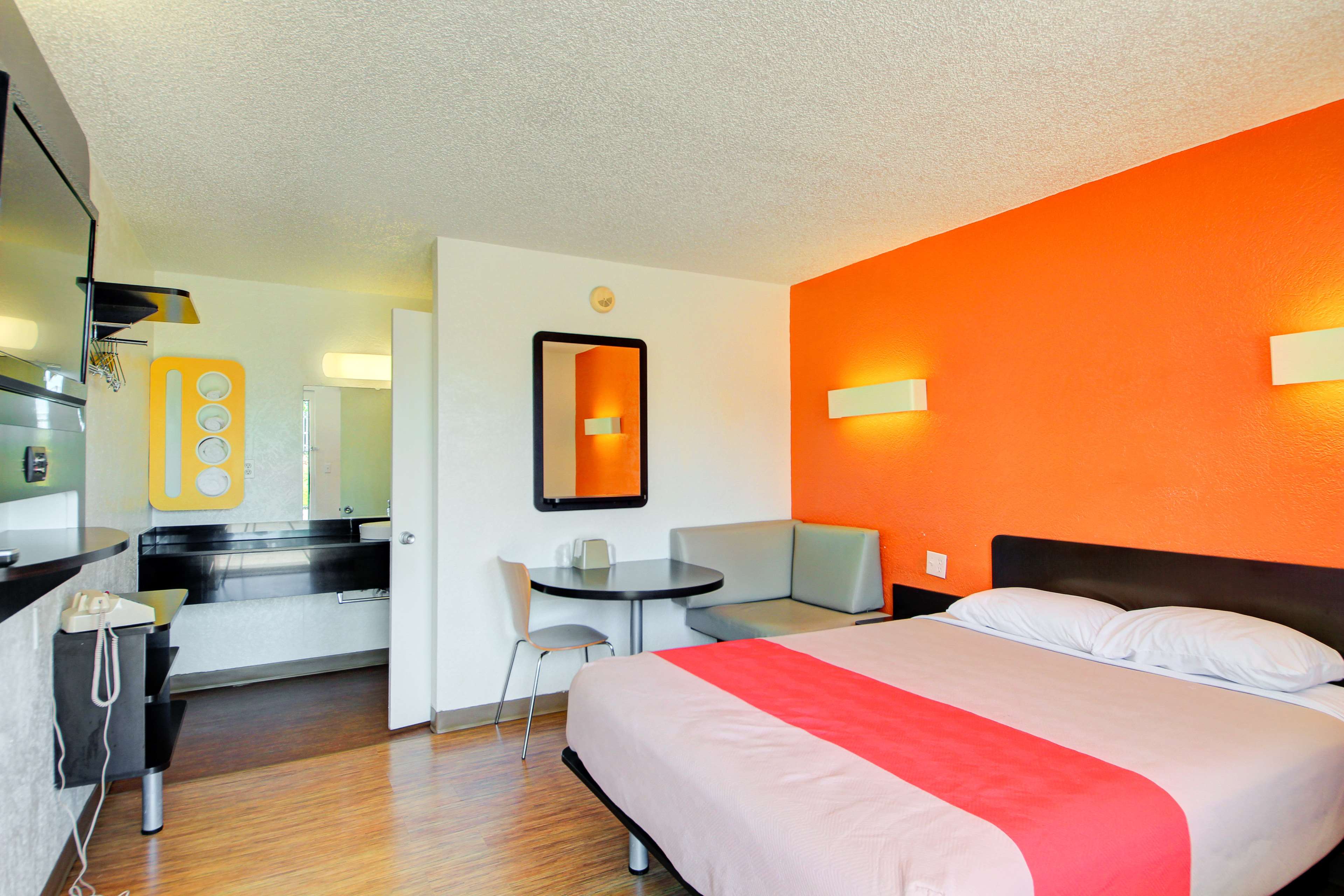 Economy Hotel Plus