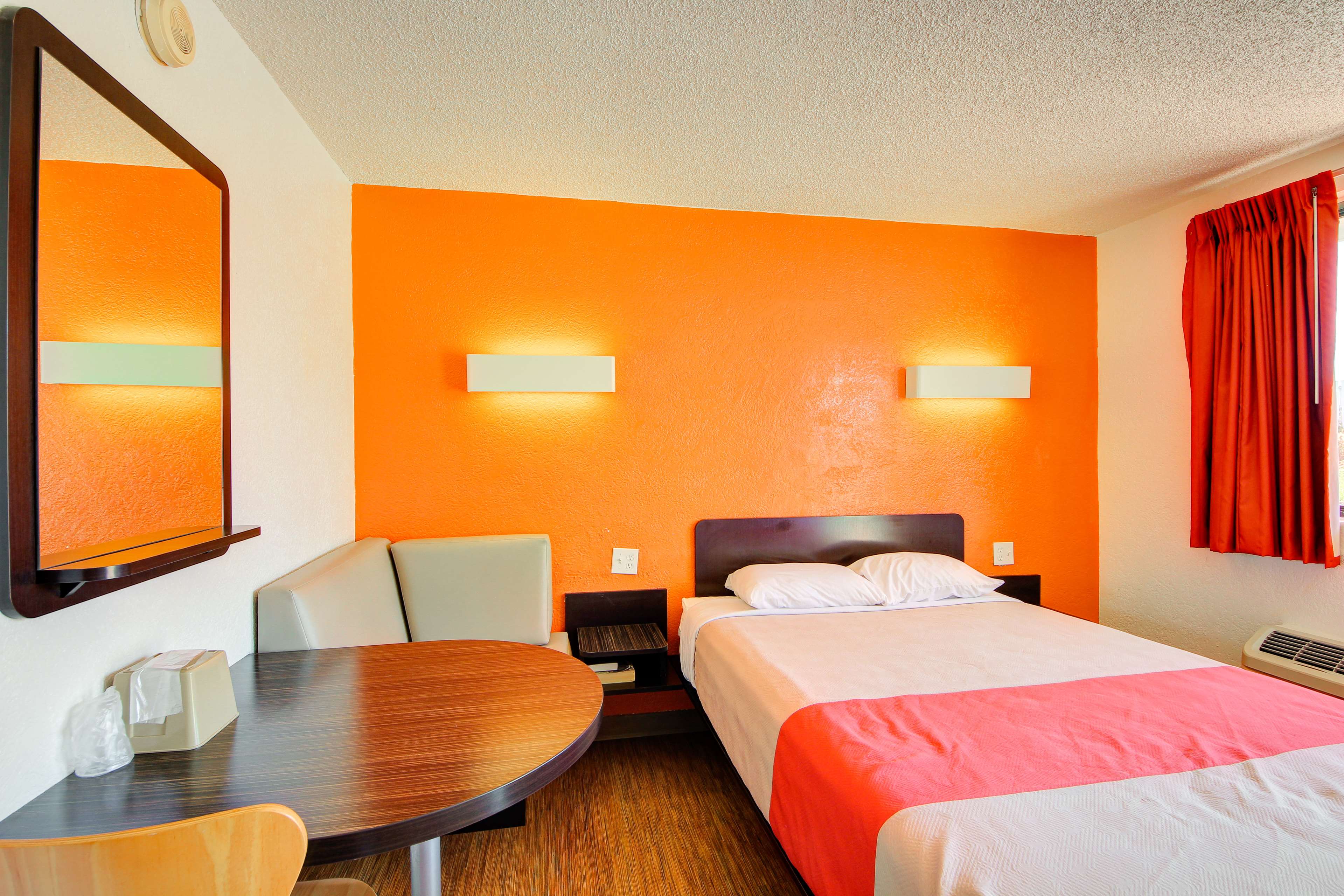 Economy Hotel Plus
