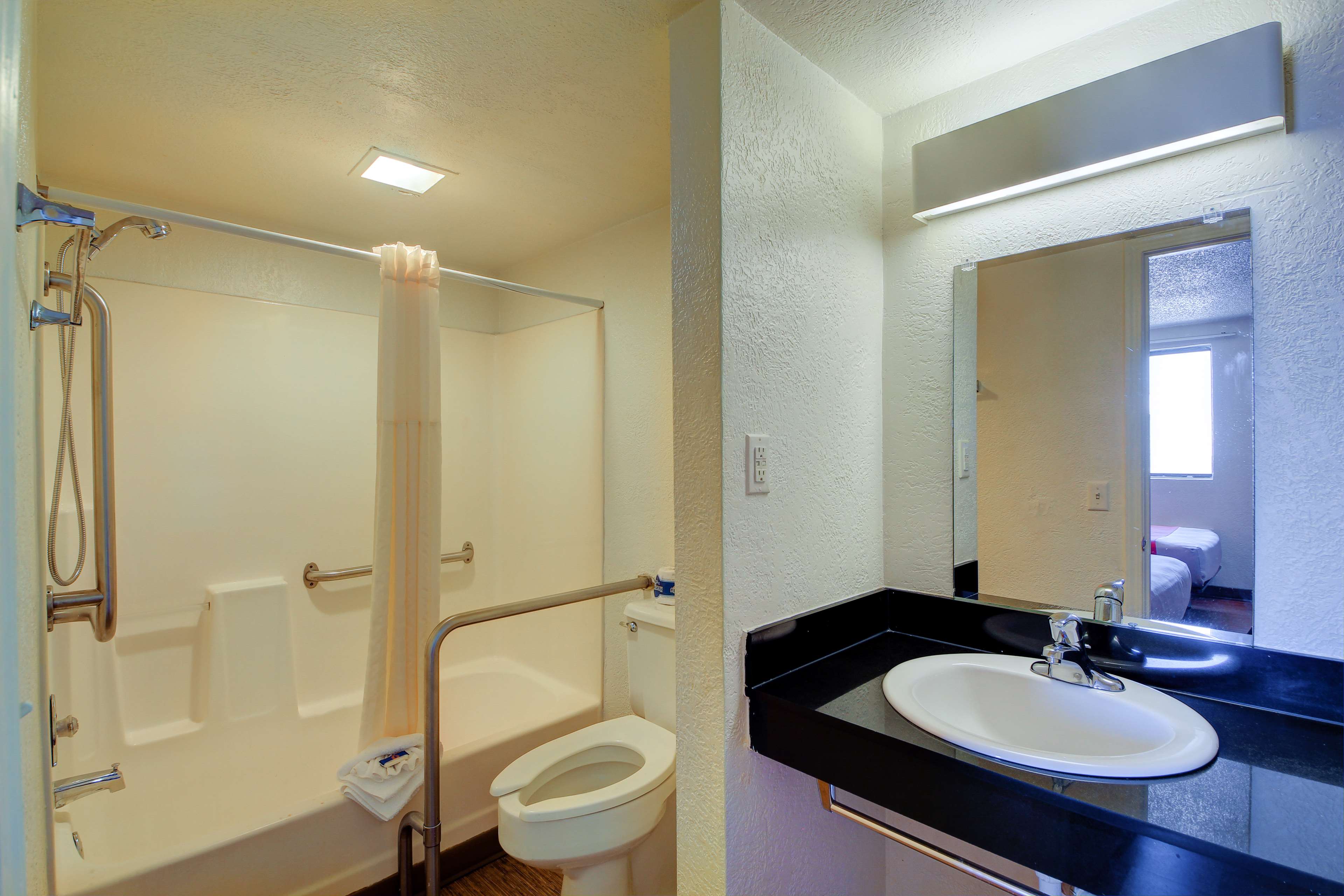 Economy Hotel Plus
