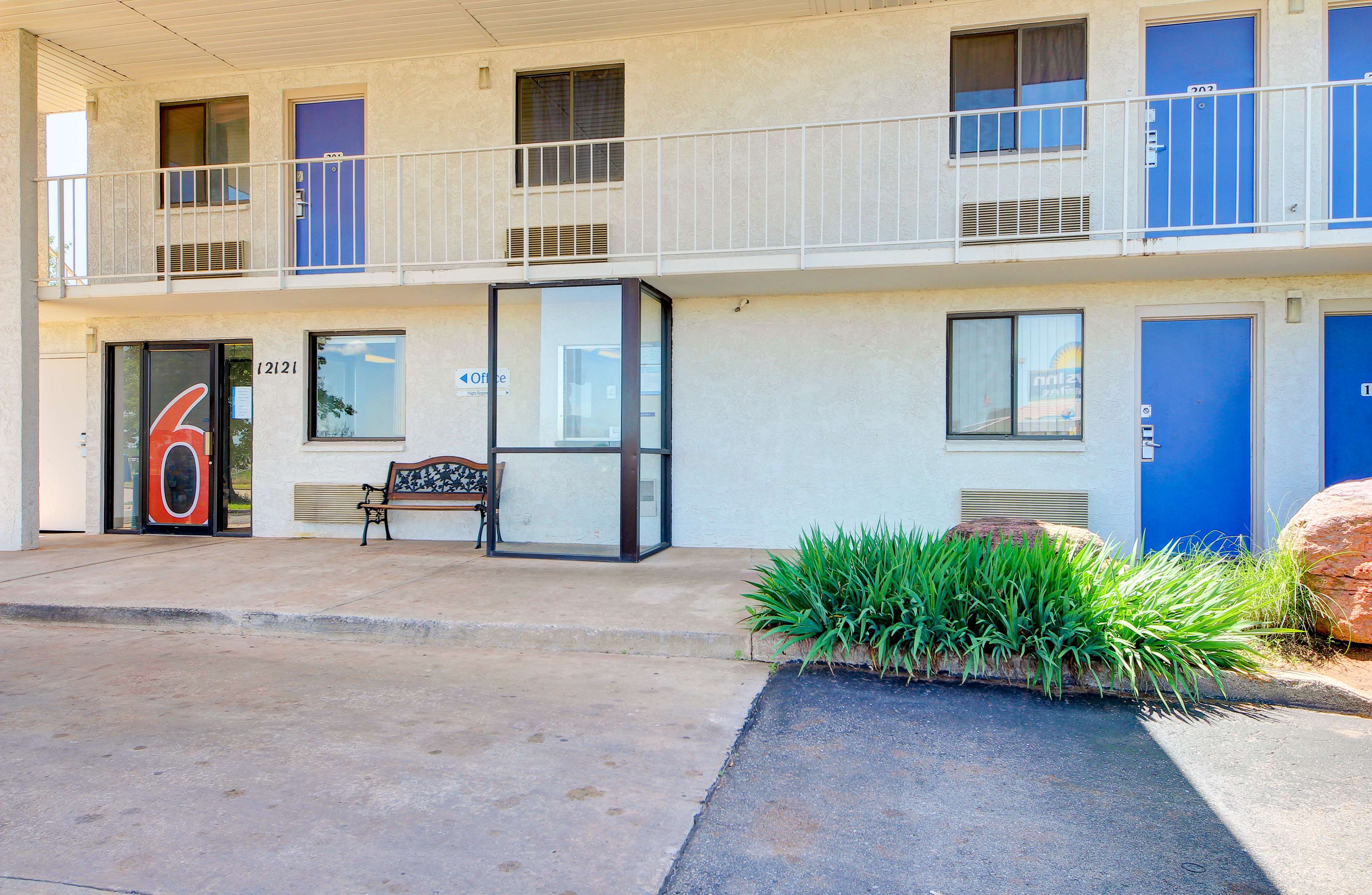 Economy Hotel Plus