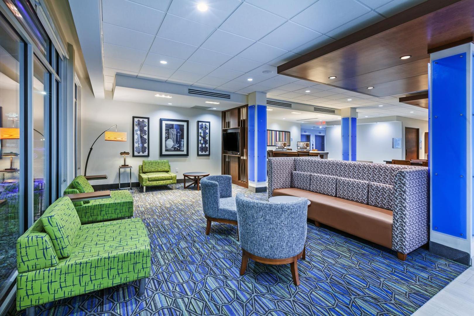 Holiday Inn Express & Suites Tulsa Northeast - Owasso