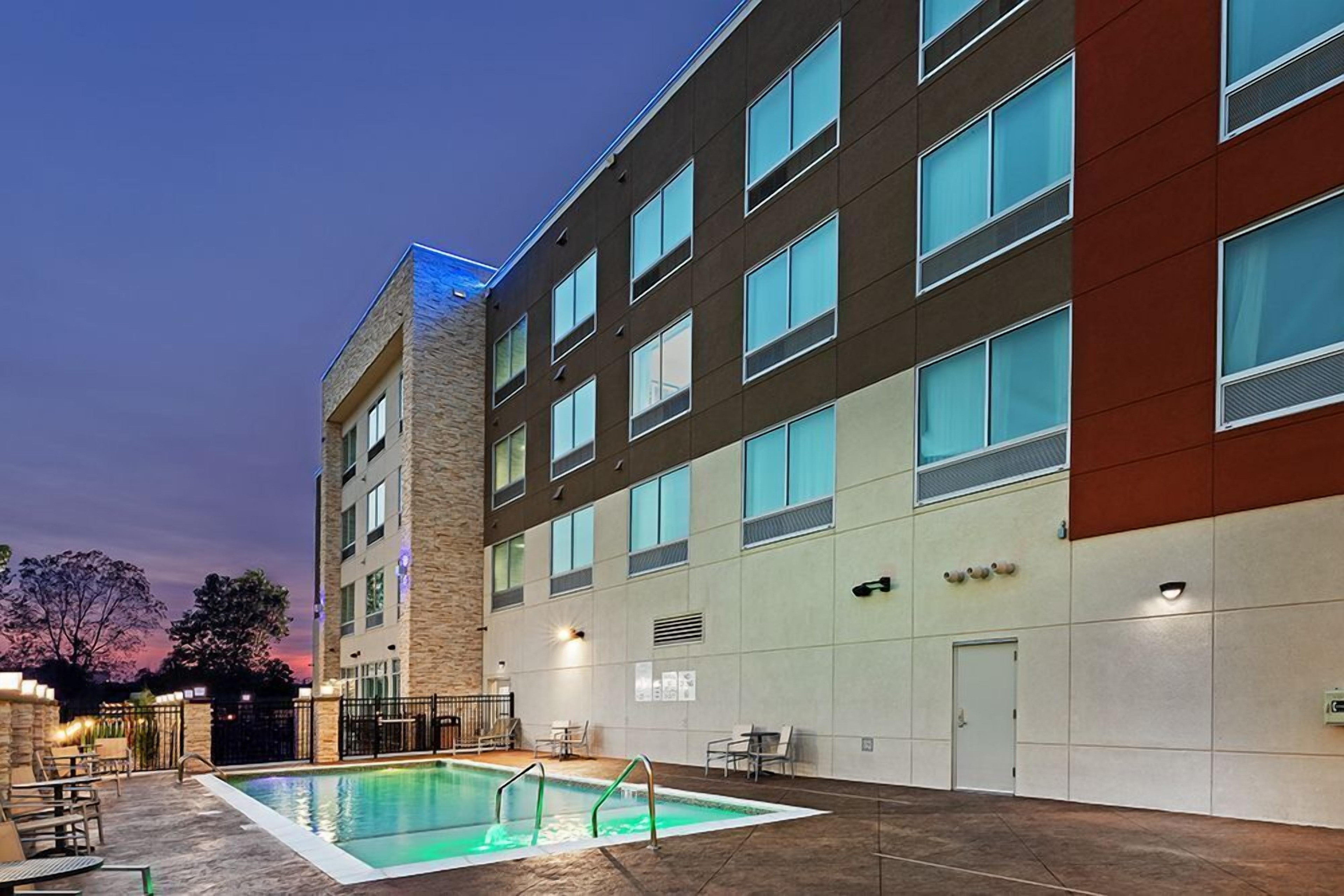 Holiday Inn Express & Suites Tulsa Northeast - Owasso