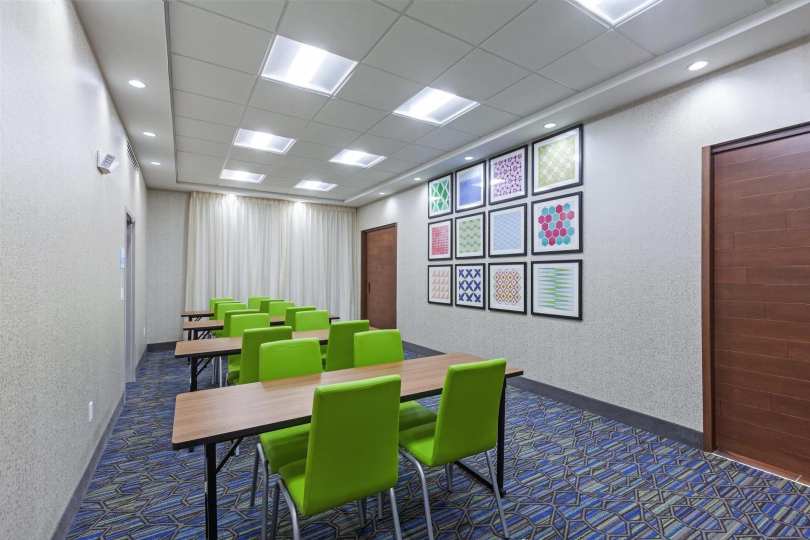 Holiday Inn Express & Suites Tulsa Northeast - Owasso