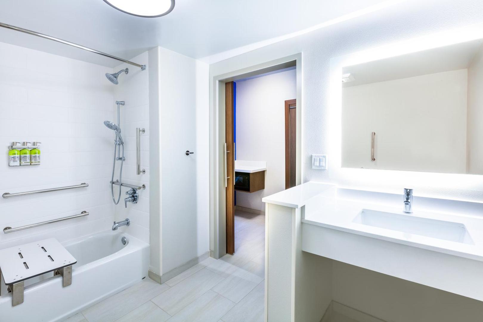 Holiday Inn Express & Suites Tulsa Northeast - Owasso