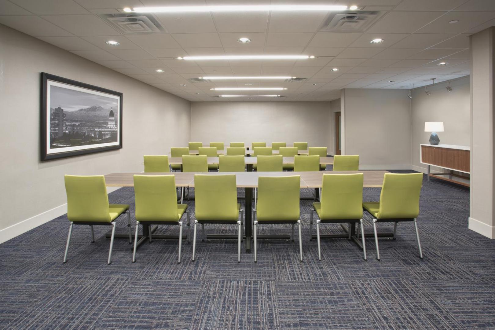 Holiday Inn Express & Suites Tulsa Northeast - Owasso