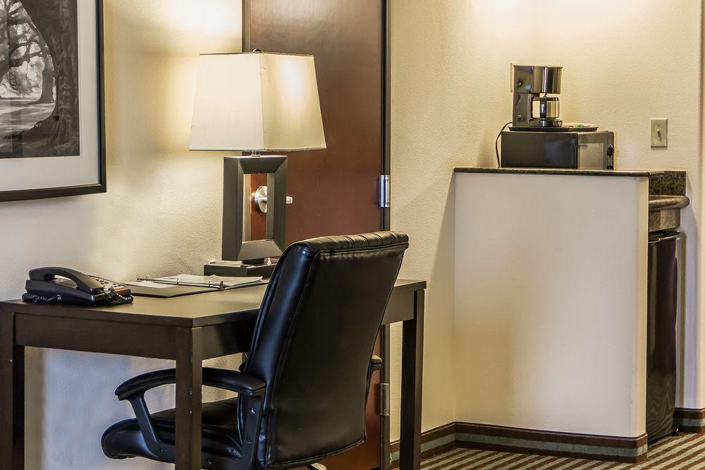 Comfort Inn & Suites Perry I-35