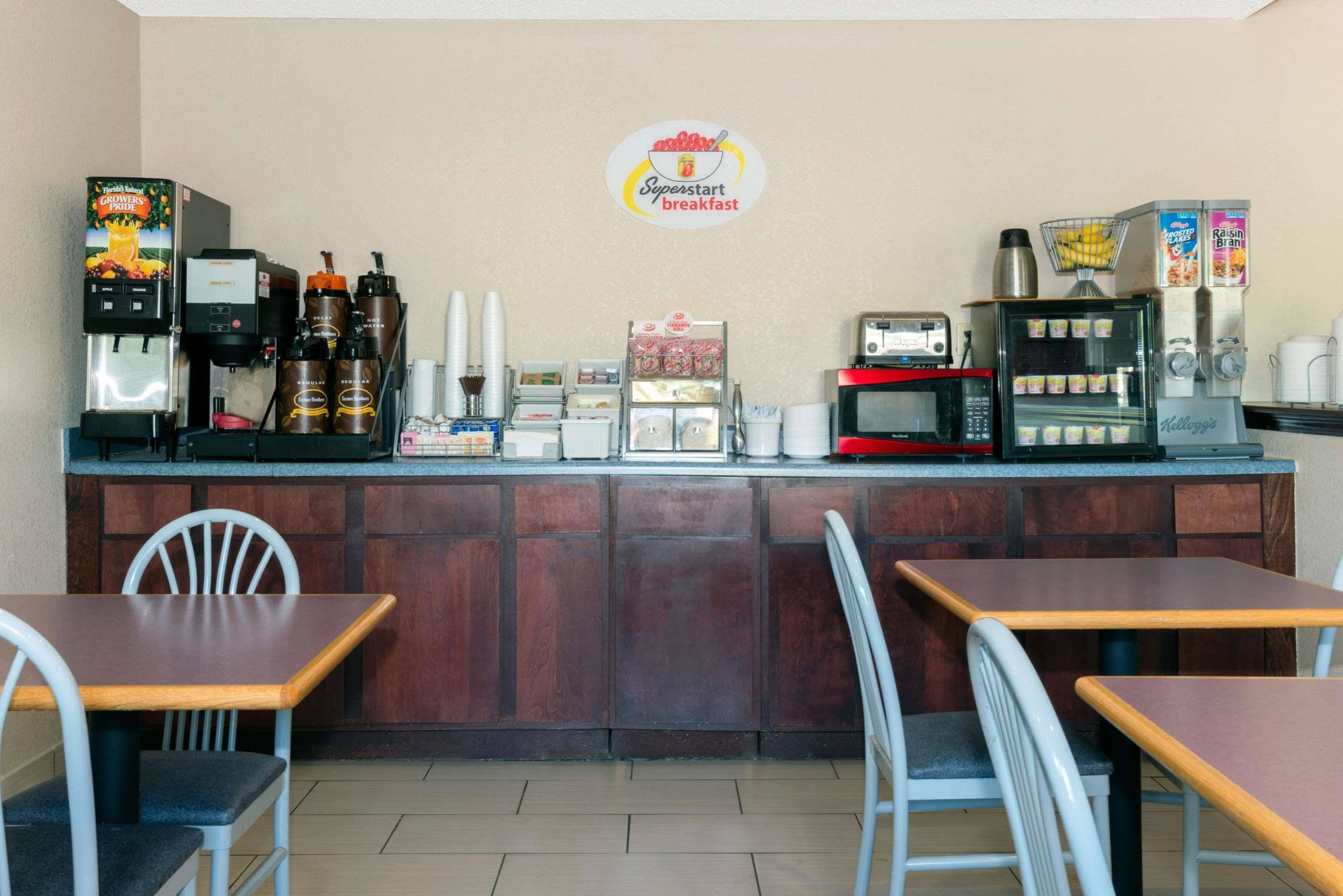 Super 8 by Wyndham Perry