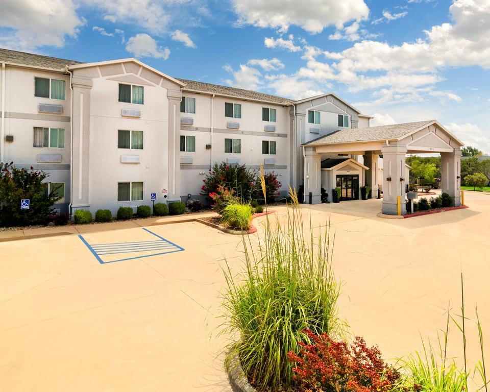 Comfort Inn & Suites Ponca City Near Marland Mansion