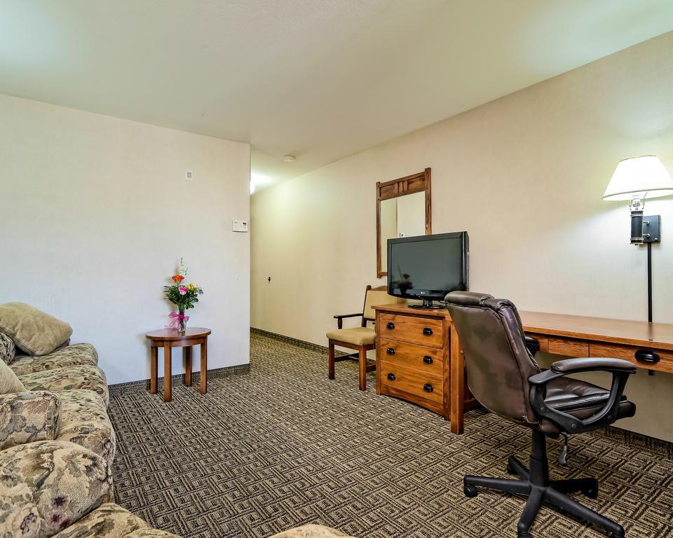 Comfort Inn & Suites Ponca City Near Marland Mansion