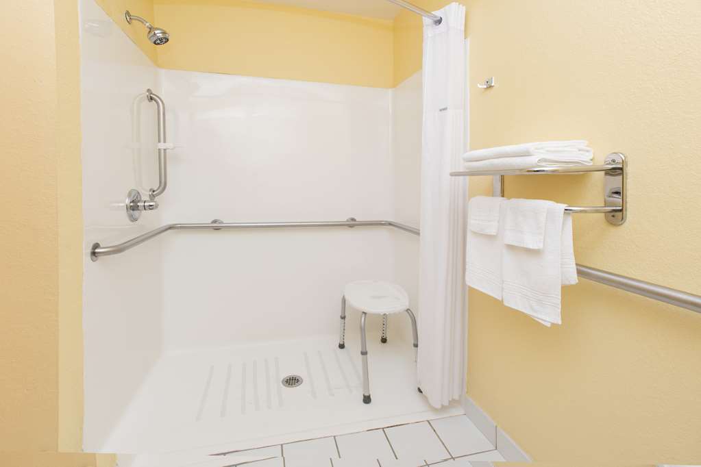 Days Inn & Suites by Wyndham Pryor