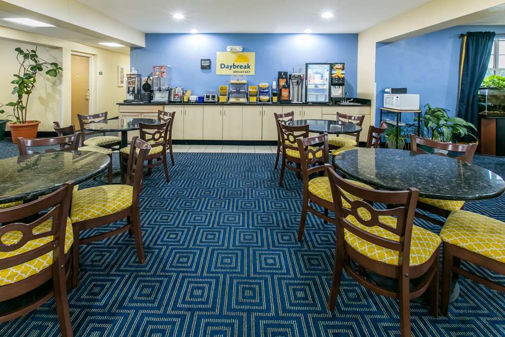 Days Inn & Suites by Wyndham Pryor