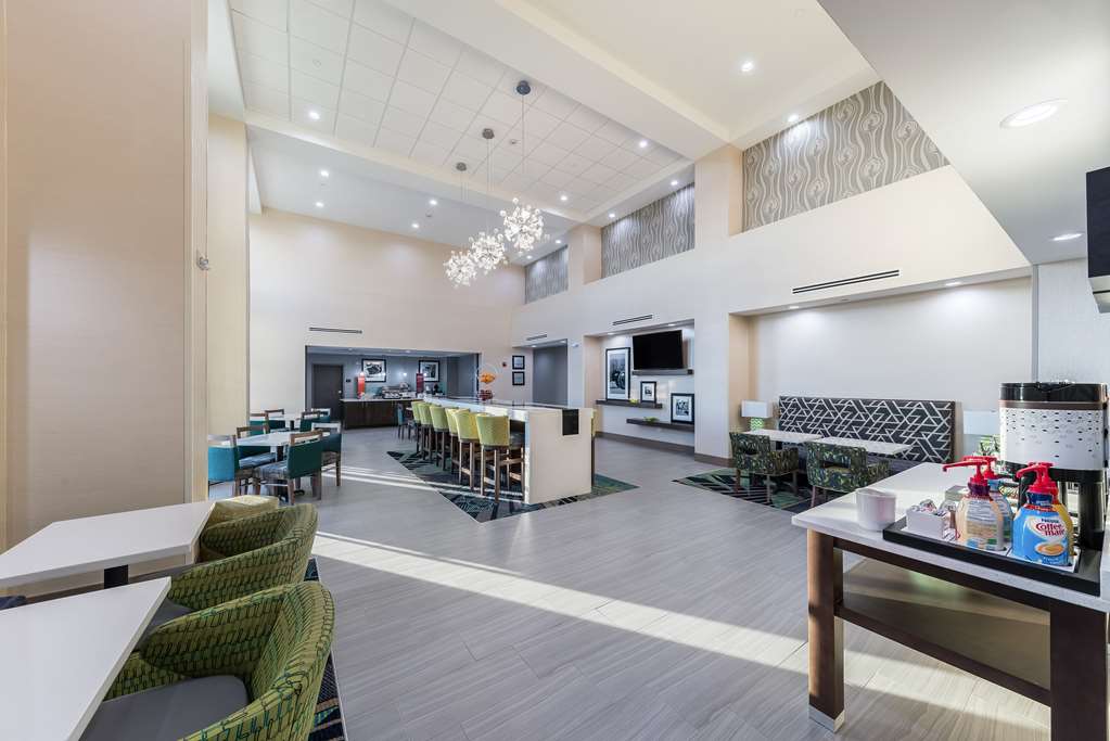 Hampton Inn & Suites Pryor
