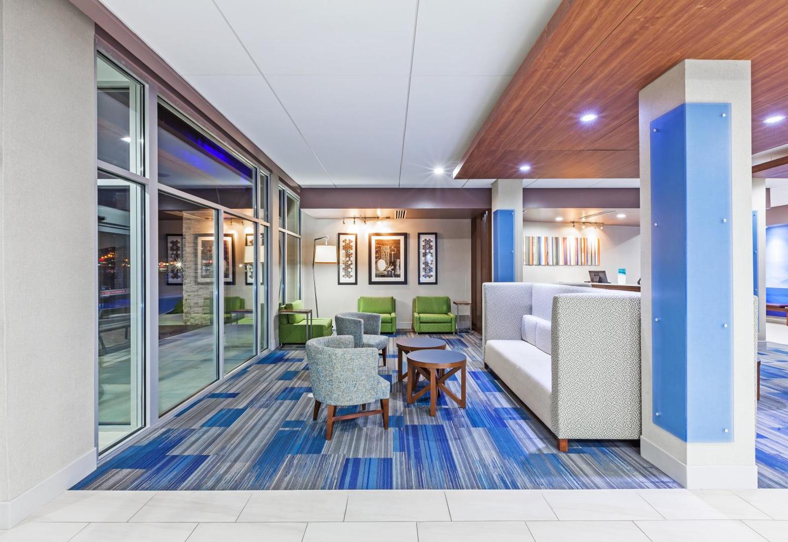 Holiday Inn Express & Suites Tulsa West - Sand Springs