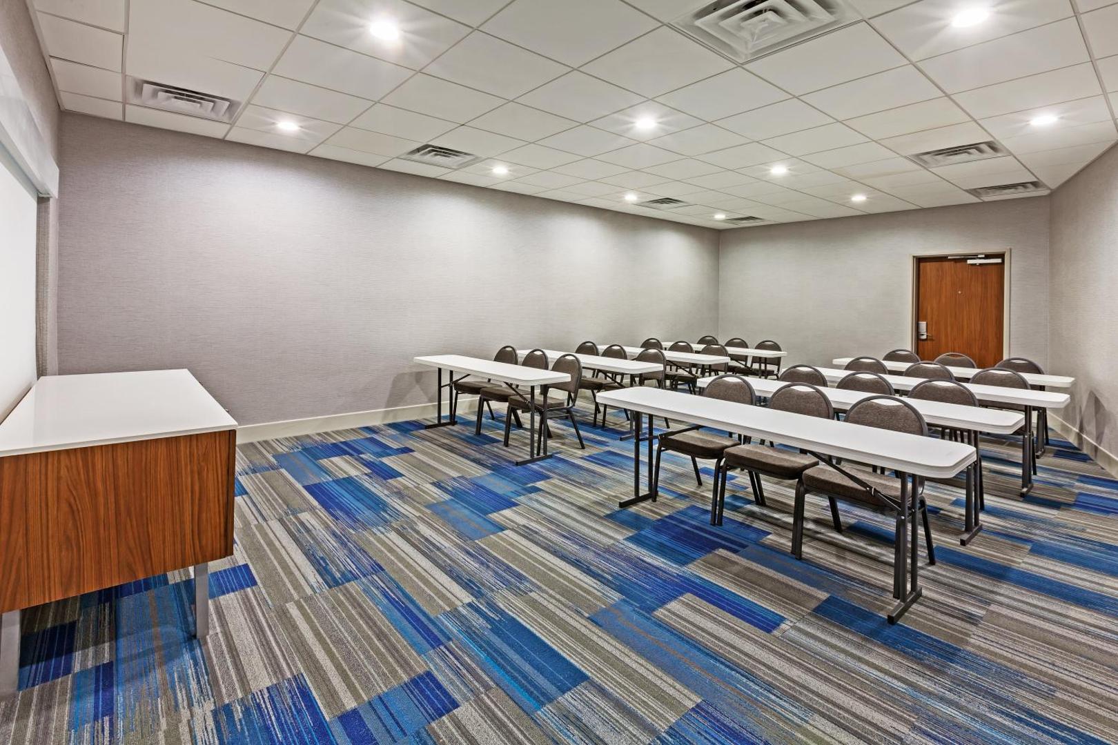 Holiday Inn Express & Suites Tulsa West - Sand Springs