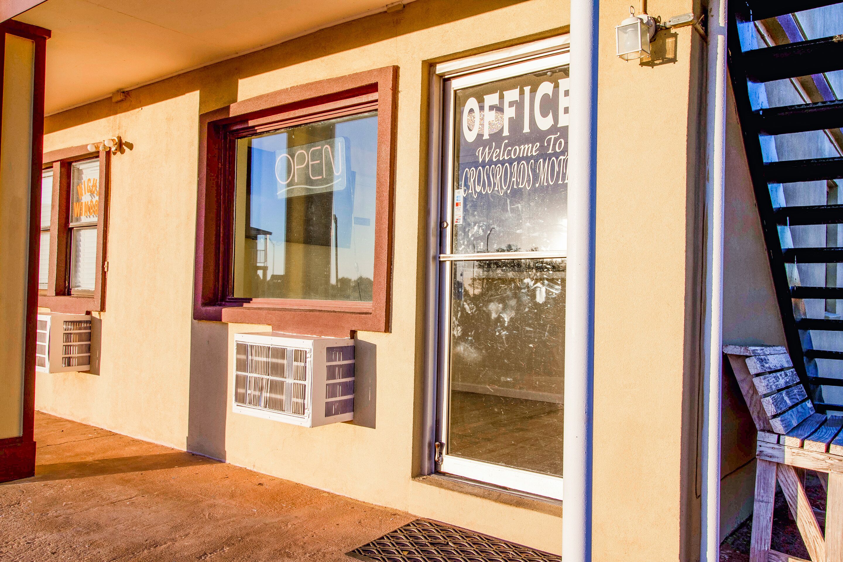 Crossroads Motel